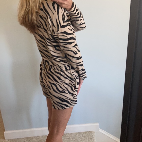 Animal Print 2 Piece Lounge Set - Picture 4 of 9